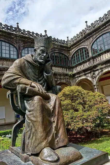 Santiago de Compostela: Ziel des Jakobsweges (incl. 11 attraktive Sehenswürdigkeiten) 12 Santiago de Compostela Bischoff