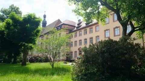 Badischer Jakobsweg: 3 alternative Pilgerwegstrecken 6 Badischer Jakobsweg Kloster Lichtental