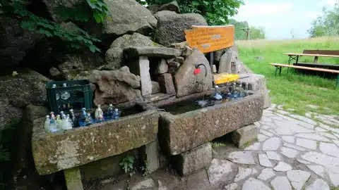 Badischer Jakobsweg: 3 alternative Pilgerwegstrecken 8 Badischer Jakobsweg Schnapsbrunnen