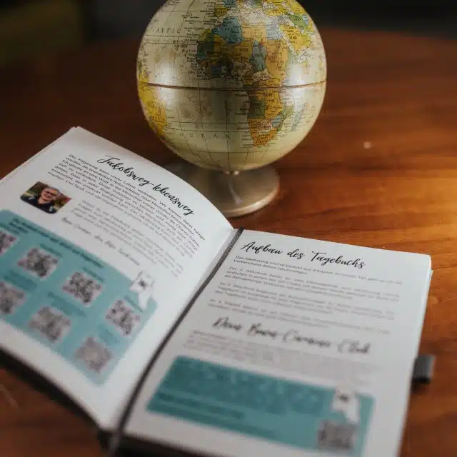 Tagebuch mit Globus