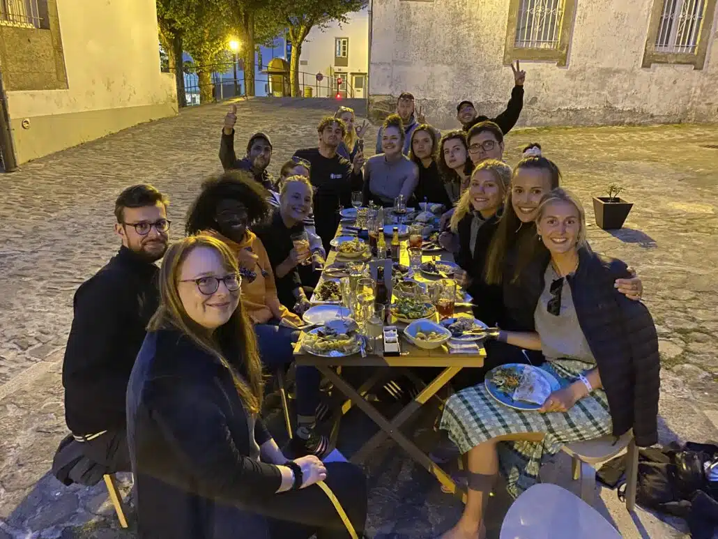Andreas BRaun mit Studenten auf dem Camino